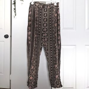 𝅺BCBGMAZAZRIA Pull On Geometric Boho Printed Pants